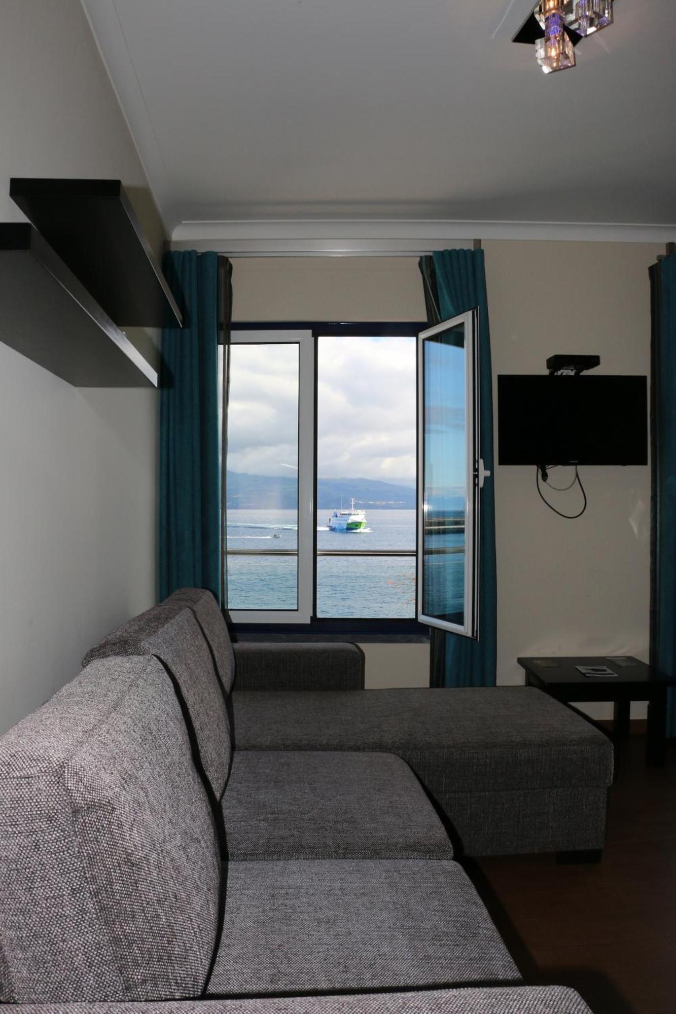 Apartamentos Kosmos Horta  Cameră foto